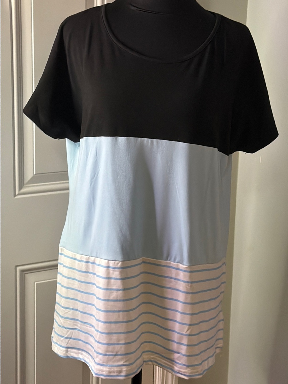 SHEIN Curve Black and‎ White Label Tee